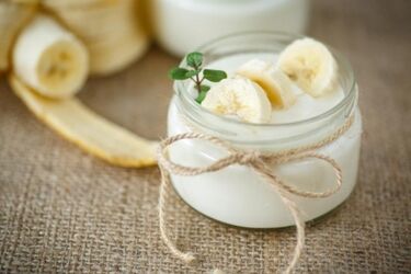 Jar of banana in yoghurt 450 300
