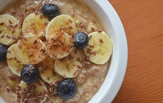 Porridge with fruit breakfast 600 338