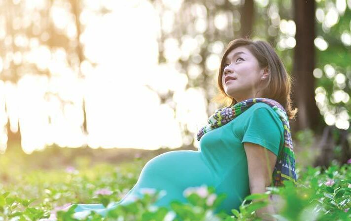PCOS research pregnant women looking up