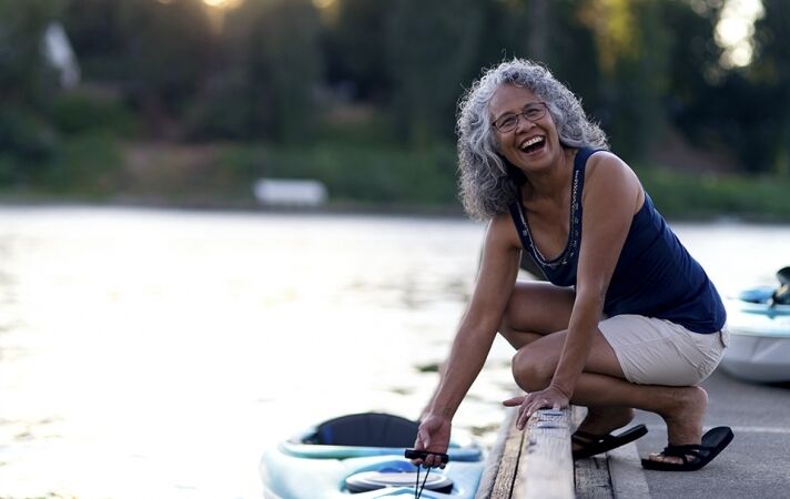 Elderly woman ready to kayak 800 450